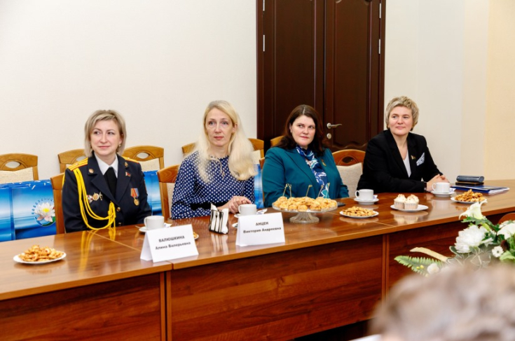 «Классическая семья имеет большую ценность в нашей стране». Е.Фурс — о важности сохранения традиционных семейных ценностей