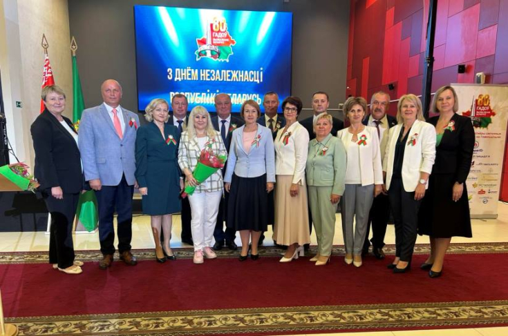Член Совета Республики Е.Зенкевич заключила Соглашение о сотрудничестве с Магаданской областной Думой