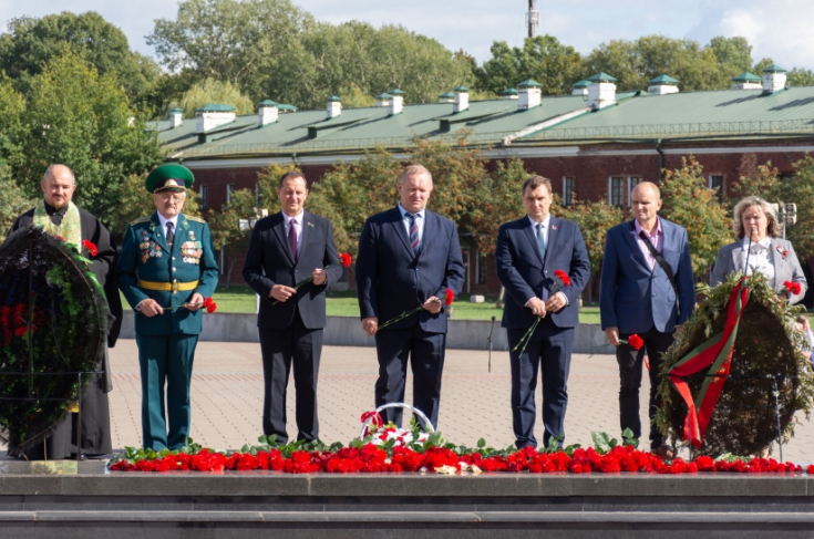 А.Коркотадзе — ребятам: «Вам приходится отстаивать честь нашей страны не в военных и боевых действиях, а на спортивных соревнованиях»