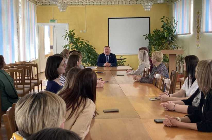 Ю.Васильцов обсудил реализацию
гражданских инициатив 
