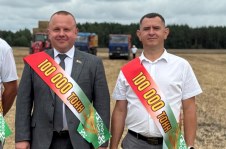 Член Совета Республики А.Пищ принял участие в чествовании аграриев Пружанского района, намолотивших 100 тыс. тонн зерна