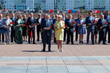 Ирина Левкович приняла участие в церемонии возложения цветов в День Союзного государства в Витебске