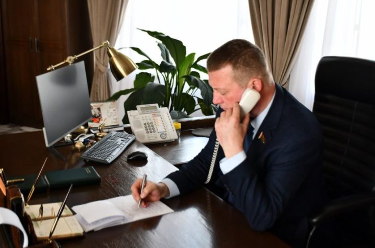 Заместитель Председателя Совета Республики С.Хоменко провел прямую телефонную линию