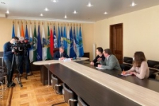 Член Совета Республики А.Неверов 
провел пресс-конференцию о работе 
общественного информационного центра 
ФПБ по наблюдению за референдумом
