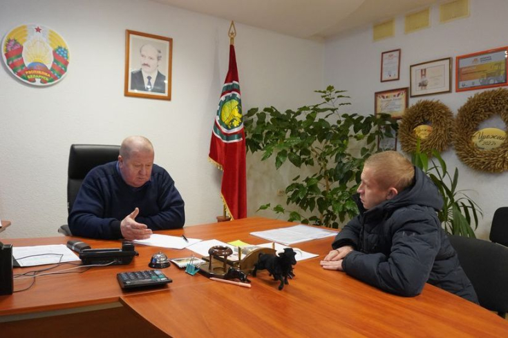 Член Совета Республики В.Хроленко провел личный прием граждан
