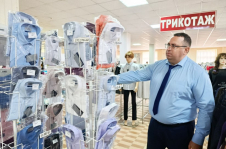 Член Совета Республики И.Сергеев провел мониторинг цен и ассортимента школьной одежды в Костюковичском районе