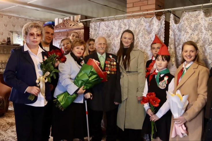 «Ваш подвиг — это нравственный ориентир для всех нас». Член Совета Республики Н.Якубицкая посетила ветерана войны