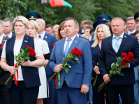 Сенаторы возложили цветы к мемориалам памяти жертв Великой Отечественной войны
