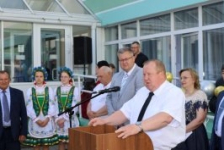 Член Совета Республики В.Хроленко принял участие в празднике «Последний звонок»