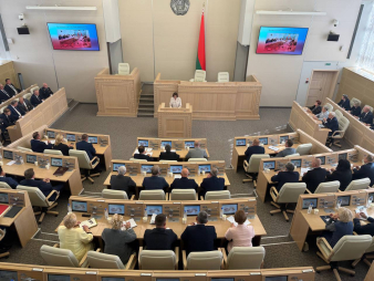 «Главный ориентир — укрепление государственности и защита интересов белорусского народа»: стартовала пятая сессия Совета Республики