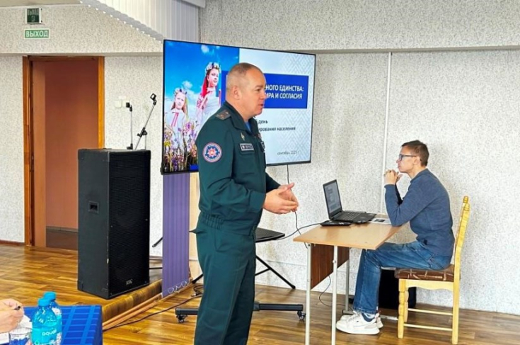 Сергей Мелешкин провел встречу с коллективом Глубокского государственного колледжа