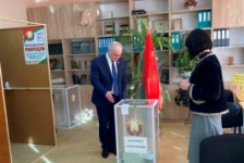 Член Совета Республики Ю.Деркач провел мониторинг избирательных участков для голосования в Витебске
