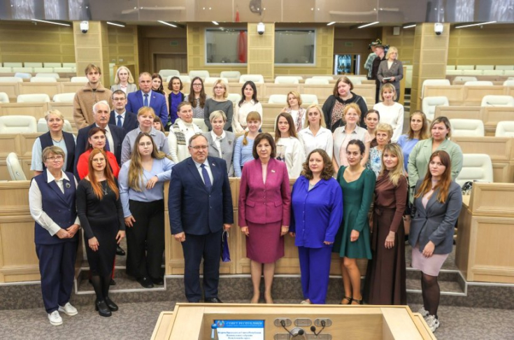 «Нельзя выбрасывать из истории события, которые повлияли на жизнь страны». Наталья Кочанова о главных тезисах встречи Президента с экспертным сообществом