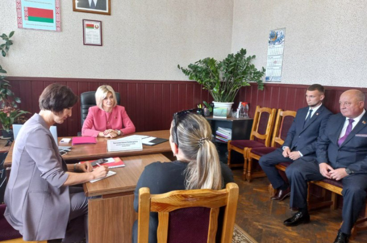 Член Совета Республики К.Пантюхова провела прием граждан в Калинковичах