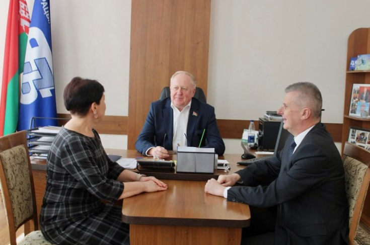 Член Совета Республики В.Лискович встретился с председателем Белорусского профсоюза банковских и финансовых работников Н.Шумом