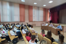 Член Совета Республики К.Пантюхова провела информационную встречу в колледже