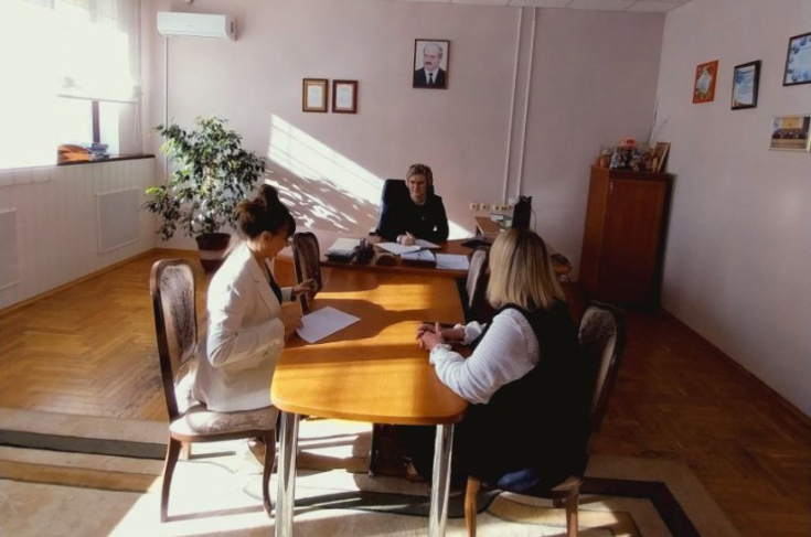 Член Совета Республики Е.Фурс провела прямую линию и прием граждан