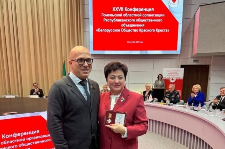 Член Совета Республики А. Смоляк удостоена Почетной грамоты Гомельского областного Совета депутатов и Памятного нагрудного знака «Ганаровы член Беларускага Чырвонага Крыжа»