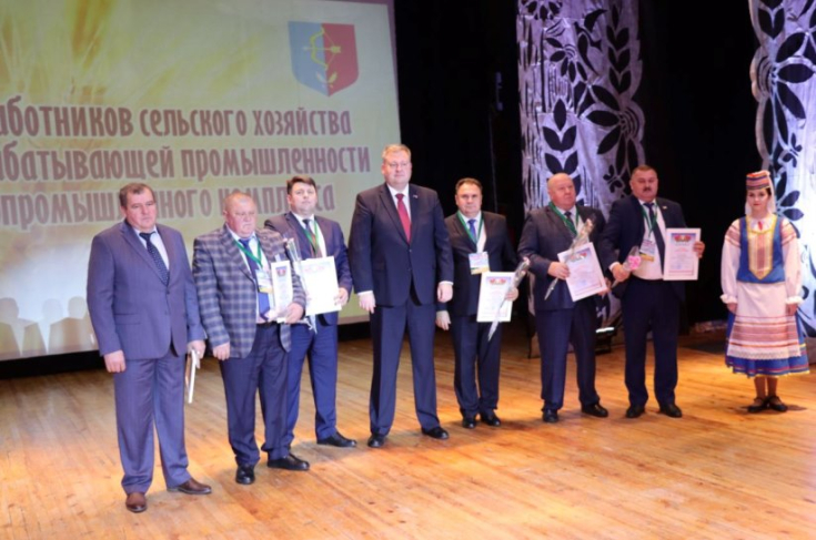 Член Совета Республики В.Хроленко принял участие в мероприятии ко Дню работников сельского хозяйства