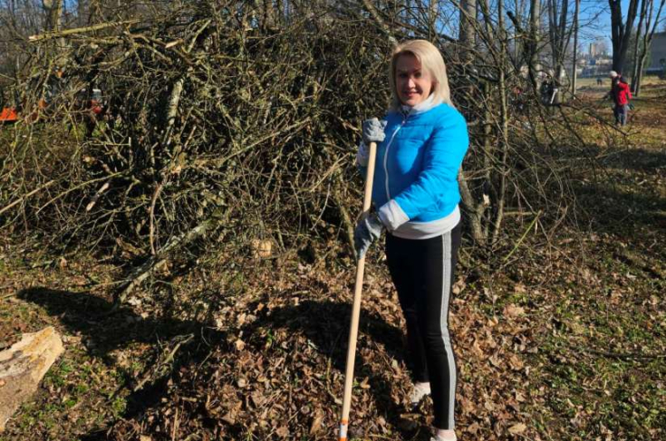 Член Совета Республики Н.Глинская приняла участие в республиканском субботнике