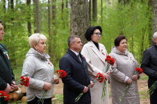 Член Совета Республики А.Горошкин принял участие в открытии восстановленного партизанского лагеря