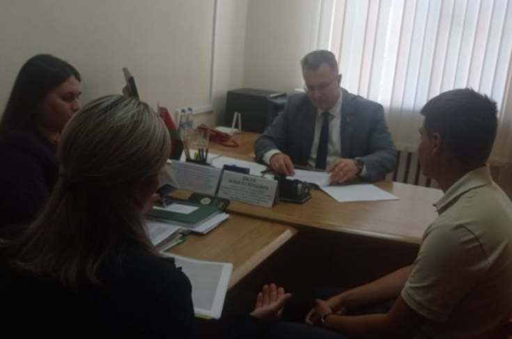 Член Совета Республики И.Икан провел личный прием граждан