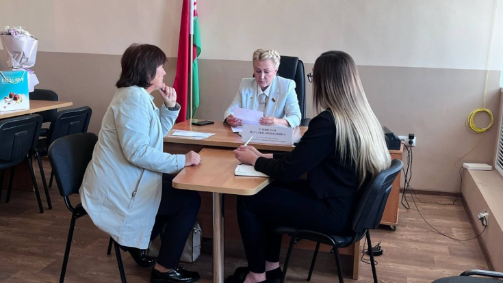 Наталья Глинская провела прямую телефонную линию и личный прием граждан