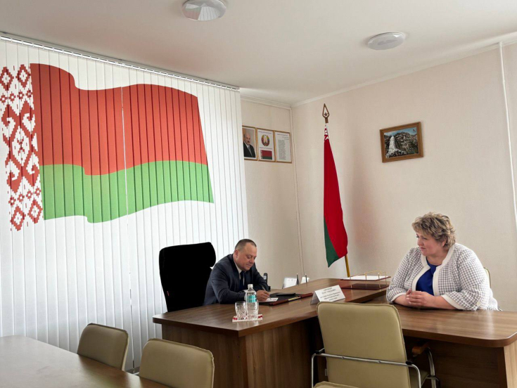 Член Совета Республики Эдуард Гаврилкович провел встречу с руководством средней школы в агрогородке Люсино, посетил литературно-этнографический музей Якуба Коласа и провел личный прием граждан