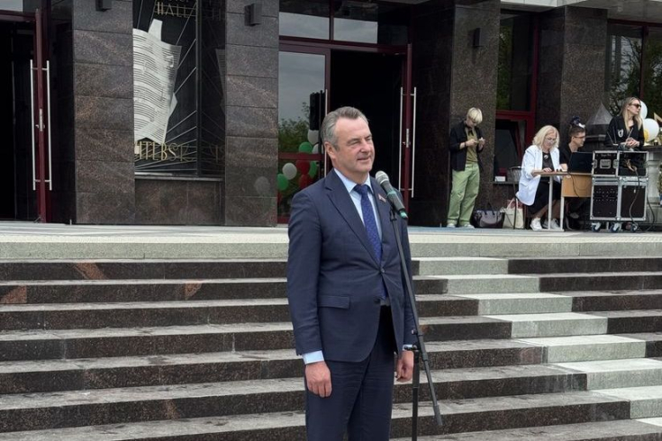 Член Совета Республики А.Сидоров принял участие в республиканском празднике «Последний звонок»