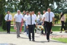 Член Совета Республики А.Шолтанюк 
принял участие в торжественном возложении 
цветов в мемориальном комплексе «Дремлево»