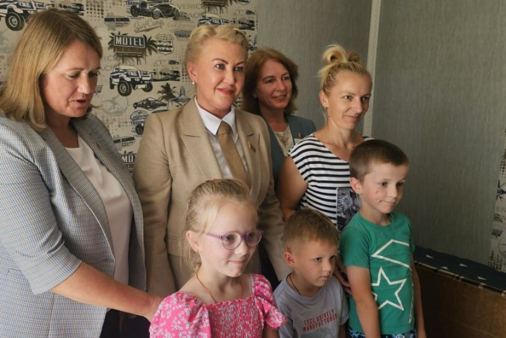 Член Совета Республики Н.Глинская приняла участие в республиканской акции «Соберем портфель вместе»