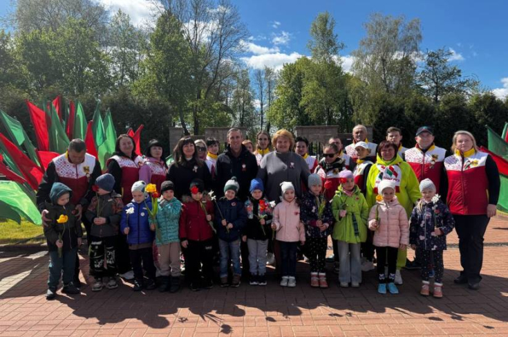 Член Совета Республики Г.Лапицкий поприветствовал участников забега