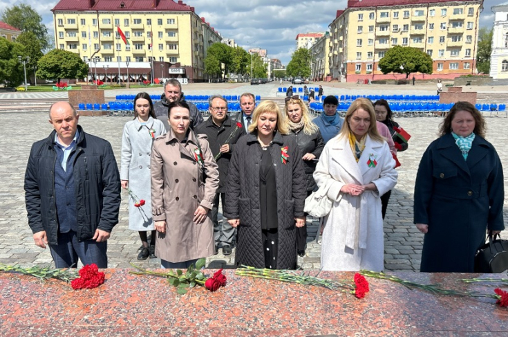 Член Совета Республики И.Петрусевич приняла участие в возложении цветов к Вечному огню