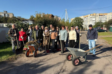 Член Совета Республики Л.Сапего приняла участие в городском субботнике