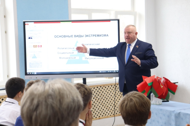 Член Совета Республики О.Дьяченко провел рабочую встречу с руководителями учреждений образования Чаусского района