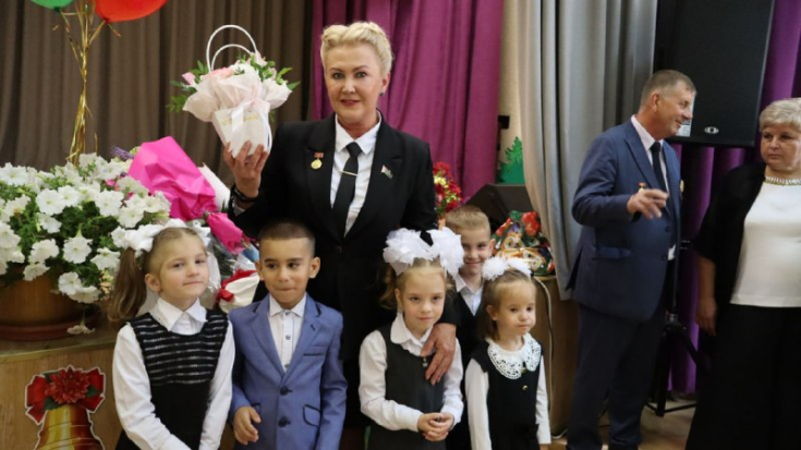 Наталья Глинская приняла участие в торжественных линейках в Молодечненском районе