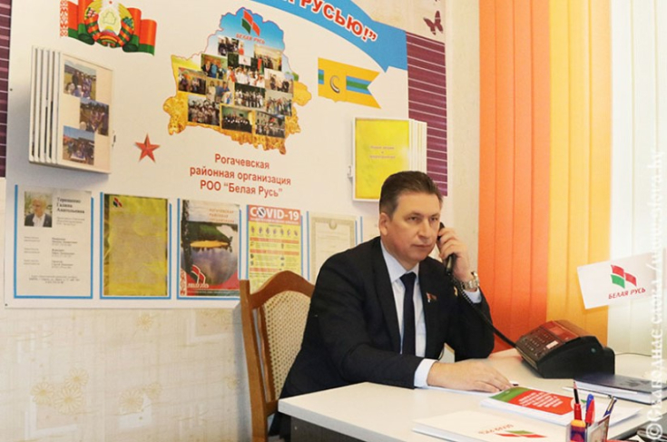 Член Совета Республики А.Шишкин провел прием и «прямую телефонную линию» в общественной приемной РОО «Белая Русь»