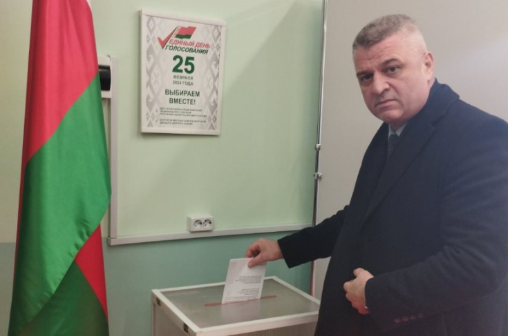 А.Неверов принял участие в досрочном голосовании на выборах депутатов