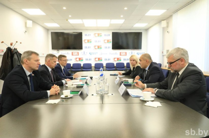 Член Совета Республики О. Романов принял участие во встрече с лидерами белорусских партий