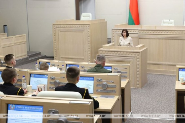 Наталья Кочанова провела встречу с учащимися Минского суворовского военного училища