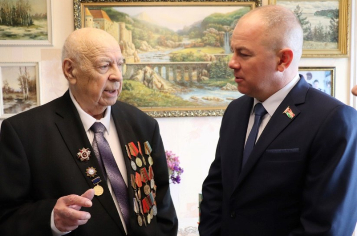 Сергей Мелешкин поздравил с 80-летием Победы участника Великой Отечественной войны Александра Когана