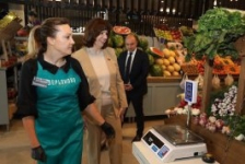Председатель Совета Республики Н.Кочанова посетила торговый дом «Валерьяново»