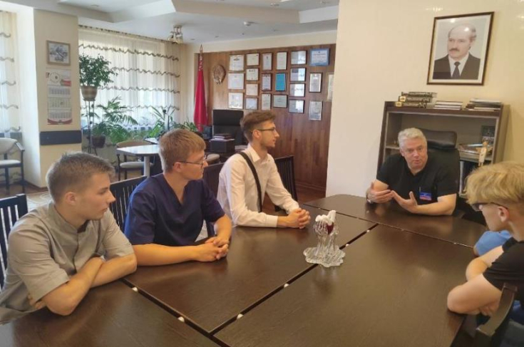 Член Совета Республики А.Янушко провел встречу с медицинским студенческим отрядом