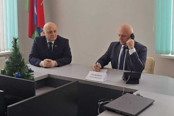 Член Совета Республики Андрей Жамойда провел личный прием граждан и прямую телефонную линию в г. Березовка Лидского района
