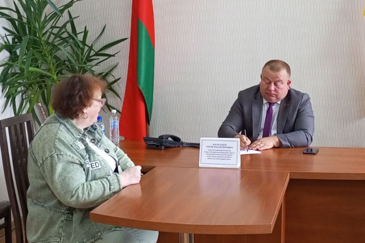 Член Совета Республики Ю.Васильцов провел прямую телефонную линию и личный прием граждан в Рогачевском райисполкоме