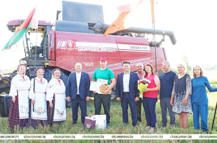 А.Лукьянов принял участие 
в чествовании тысячников 
на жатве в Чаусском районе
