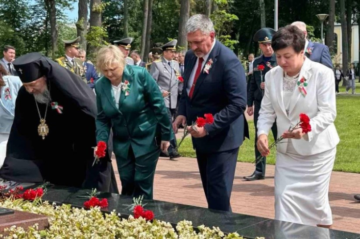 «Поколение Победителей отстояло в годы Великой Отечественной войны свободу родной земли, возродило ее из руин и пепла и подарило нам величайшее счастье жить, созидать под мирном небом»