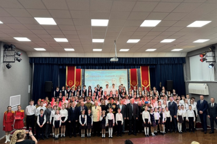 «Сегодня мир — это основа нашей жизни». Член Совета Республики А.Сидоров посетил гимназию № 8 г. Витебска