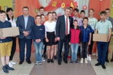 Член Совета Республики В.Полищук принял участие в благотворительных акциях к Международному дню защиты детей