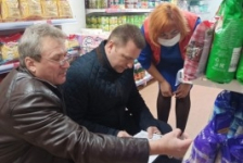Член Совета Республики В.Полищук провел мониторинг цен в торговых объектах Дрибина
